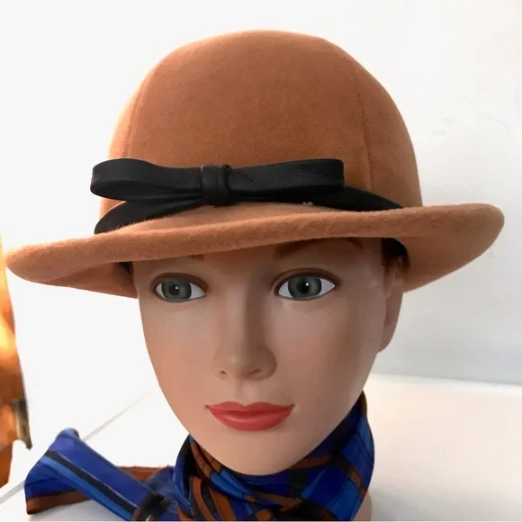 1960s Pristine Vintage Fur Hat with Leather Bow by Emme Made in Italy Vintage Genuine Fur Winter Hat, Winter Fur Hat, Elegant  main image 3